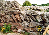 Fischgrtartig ('opus spicatum') und blockhaft angeordnetes Mauerwerk am 'Brgel'