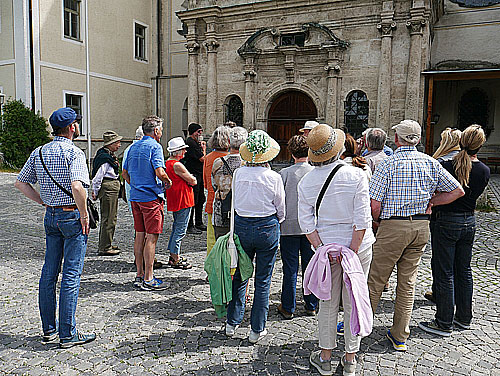 LG-Bayern vor dem Kloster Polling