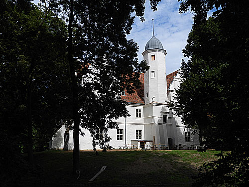 Die grundlagende Restaurierung des Wasserschlosses Quilow (Krs. Vorpommern-Greifswald) wurde im Sommer 2020 beendet. Es wurde mit der kulturellen Nutzung begonnen. (Foto: N. Krauß)