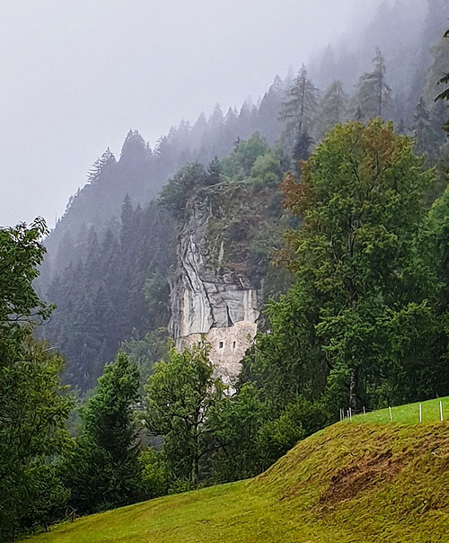 Ruine Kropfenstein, Graubünden; ab 14.Jhdt, Foto: Detlev Blohm 2020