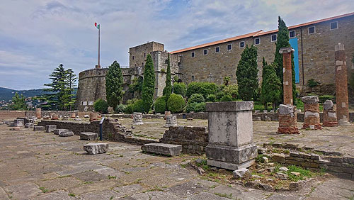 Castello di San Guisto/Triest ab 13. Jhdt.; durch Venezianer und Österreicher bis 1630 erweitert, Foto: Blohm, 2020