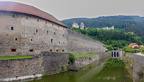 Friesach/Kärnten Burg Petersburg ab 1076 und Stadtbefestigung ab 1200, Foto Blohm, 2020