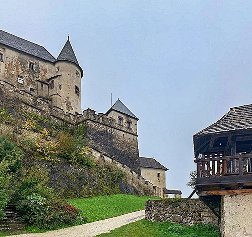 Burg Hochosterwitz, Kärnten, Höhenburg, errichtet ab 860, 14 Torbauten aus dem 16. Jh., Aufnahme zwischen Tor 12 und 13, Foto Völkmann 2020