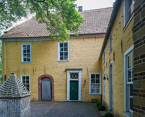 Manningaburg in Pewsum, Foto: R. Peters