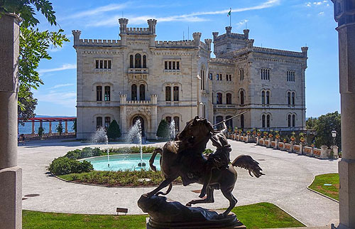 Castello di Miramare ab 1858 für Erzherzog Ferdinand Maximilian Joseph von Habsburg (später kurz Kaiser von Mexiko) erbaut, Foto: Blohm 2020