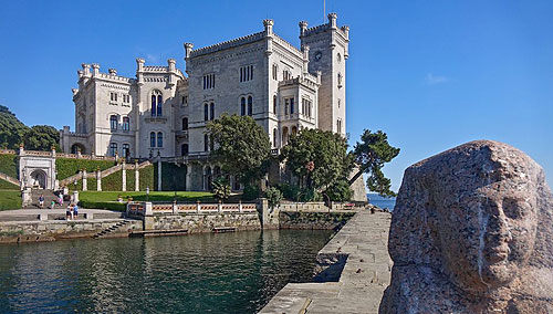 Castello di Miramare ab 1858 für Erzherzog Ferdinand Maximilian Joseph von Habsburg (später kurz Kaiser von Mexiko) erbaut, Foto: Blohm 2020