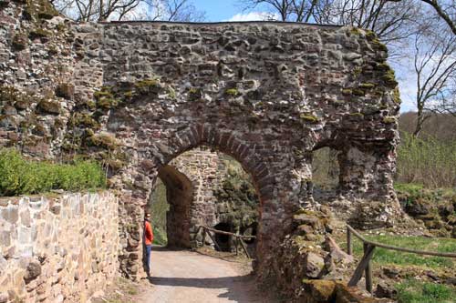 Burg Hohnstein. Tor der Vorburg, Foto: Mewes 2015