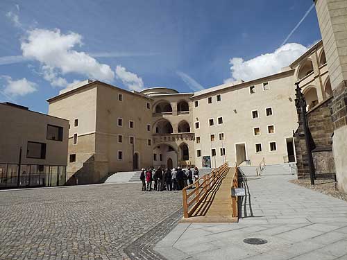 Schloss Wittenberg, Südwestecke im Schlosshof, links im Bild der Neubau des Gästehauses des evangelischen Predigerseminars, Foto. Hans-Joachim Spindler, 2017