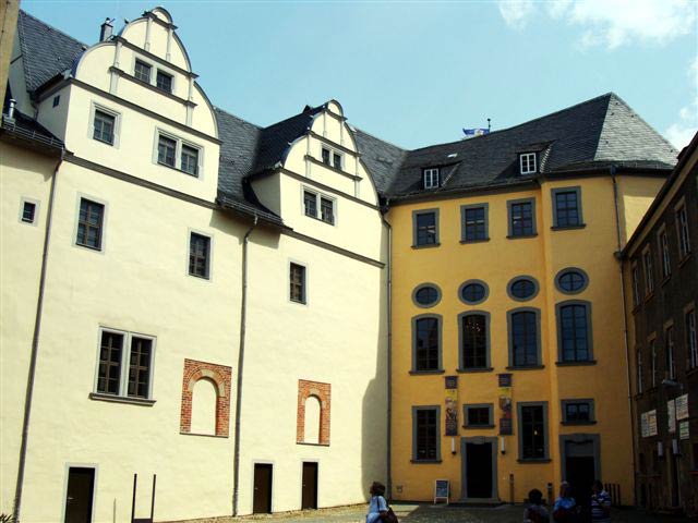 Oberes Schloss mit romanischen Rundbogenffnungen