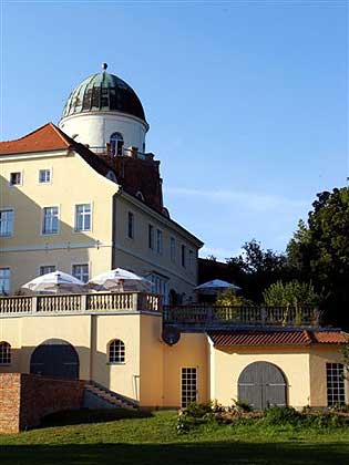 Burg Lenzen, Gartenseite