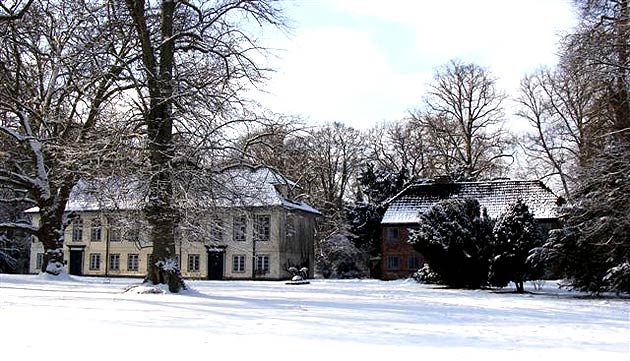 Haseldorf, Kavaliershaus und Dienerhaus