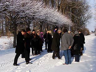 Die Teilnehmer im Schnee