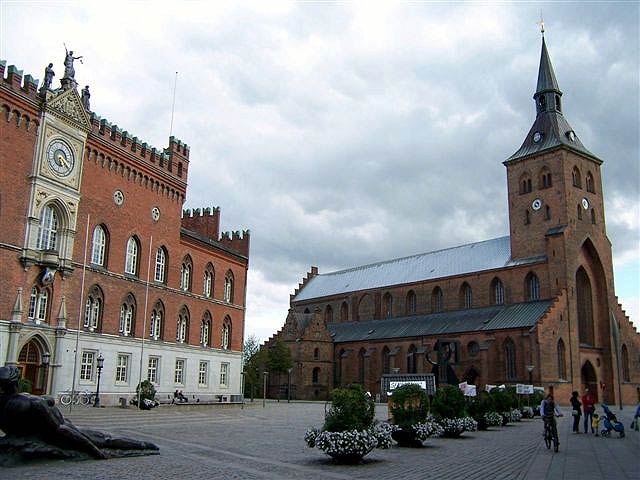 Odense, Rathaus und Dom