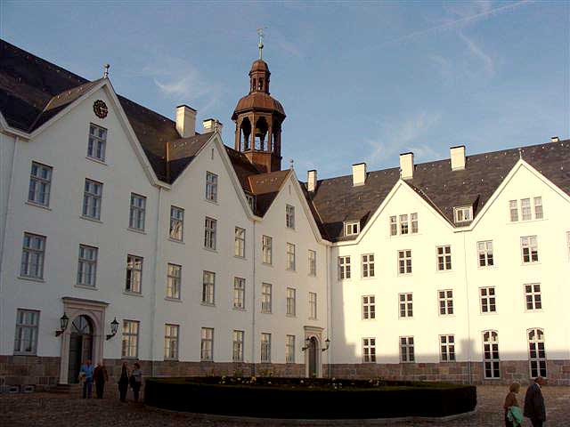Schloss Pln, Sdfront