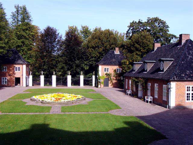 Blick auf den Ehrenhof